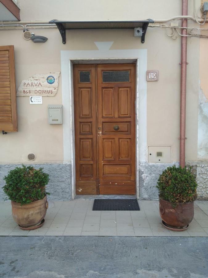 لاميزيا تيرمي B&B Parva Domus المظهر الخارجي الصورة